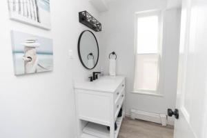 County Cove - Wellington Suite - Two-Bedroom Wellington Apartment