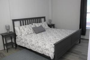 County Cove - Wellington Suite - Two-Bedroom Wellington Apartment