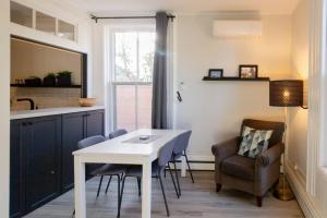 County Cove - Picton Suite - downtown Wellington