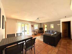 VILLA VIEUX MOULIN Villa avec piscine pour 7 personnes avec piscine à Hyères