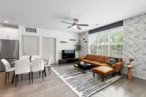 Quiet Comfort and Urban Style 2 Bedroom Condo - Mountain Brook