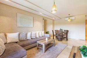 garden and pool view 3 rooms 10min to town center