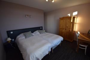 Hotels Hotel Les Chenets : Chambre Lits Jumeaux avec Balcon