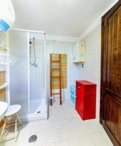 Villa with large terrace, BBQ, WiFi, AC, 2 Parking spaces