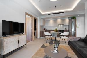 Comfy Apt terrace and parking 800m to old town and beach