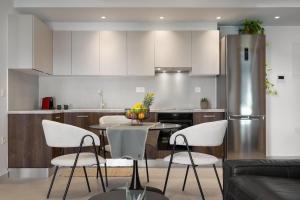 Comfy Apt terrace and parking 800m to old town and beach