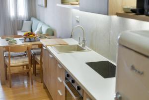 Leo Apartment 2 bdr apt overlooking the harbor