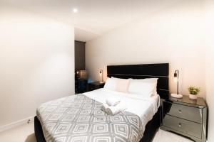 Lake Views, Pool, Gym, Library & Free Parking