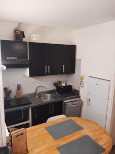 Appartements Duplex14h 1er etage jardinet 1 parking ou studio14B rdc terrasse sans parking : photos des chambres