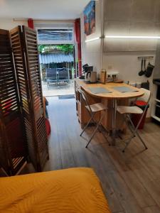 Appartements Duplex14h 1er etage jardinet 1 parking ou studio14B rdc terrasse sans parking : photos des chambres