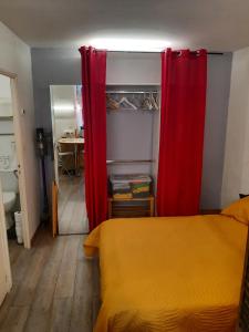 Appartements Duplex14h 1er etage jardinet 1 parking ou studio14B rdc terrasse sans parking : photos des chambres