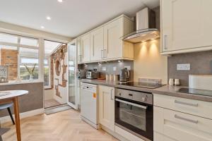 Gorse Cottage - Sea Views Village Centre