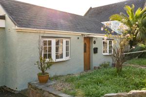 Gorse Cottage - Sea Views Village Centre