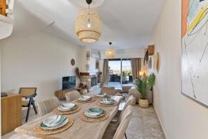 Best sea view BOHO house with a panoramic terrace, 900 m to beach