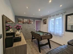 Chalet spacieux avec sauna, spa et baby-foot, proche stations de ski - FR-1-589-671