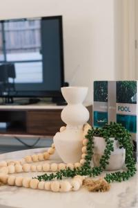 Tranquil 3B2B Home with Parking Backyard and 5Mins walk to Mall