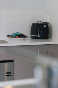 Tranquil 3B2B Home with Parking Backyard and 5Mins walk to Mall