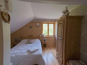 Maisons de vacances Chalet familial spacieux avec spa, sauna et salle de jeux - FR-1-589-750 : photos des chambres