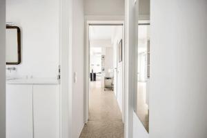 Designer comfy penthouse, Pagrati-"Hilton" area with splendid city views