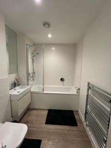 Modern comfortable 1-BR flat in heart of Stockwell