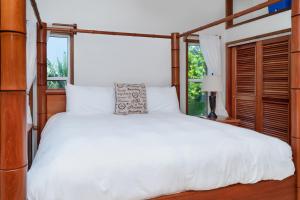 Residences at Barrier Reef 11B Partial Ocean View 2 BR by Stay Floreo