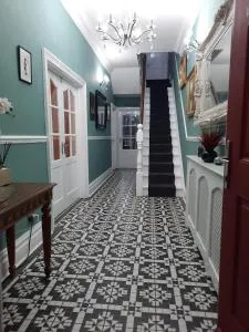 The Victorian Lodge - Featherstone