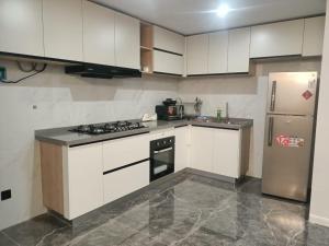 3 bedroomed apartment, 3 bathrooms and fully furnished