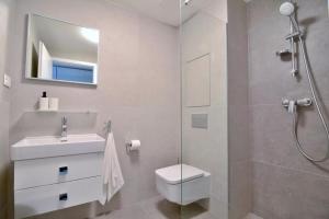 BRIS Apartment, 1-2 guests, Free Parking & Wifi, 4km Downtown, Bratislava