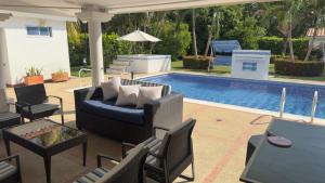 Casa con Air Hockey, Bolirana, Wi-Fi y Piscina