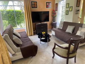 Casa con Air Hockey, Bolirana, Wi-Fi y Piscina