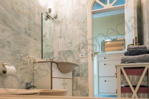 Apartamentos Lago Oceanfront with Los Gigantes and La Gomera Views