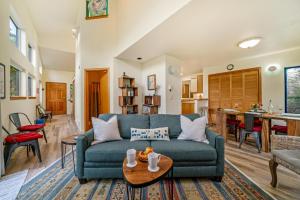 Sunny Chalet MCA#50350