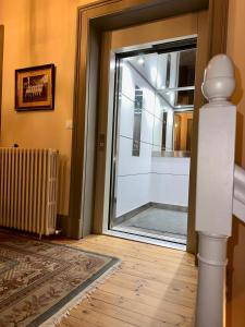 T2 standing de La tour jayan