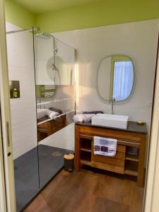 T2 standing de La tour jayan