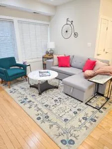 Chic 2 bedroom condo at 2121 - 华盛顿