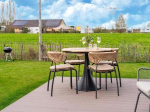 Holiday home in t Groene Hart on the water