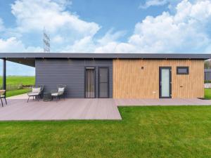 Holiday home in t Groene Hart on the water