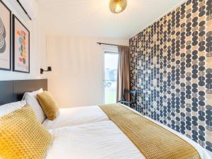 Holiday home in t Groene Hart on the water