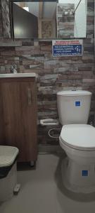 apartaestudio parejas 10 mnts del terminal, centro de eventos valle del pacifico y del centro de la ciudad, salida al aeropuerto