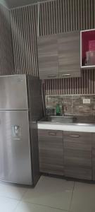 apartaestudio parejas 10 mnts del terminal, centro de eventos valle del pacifico y del centro de la ciudad, salida al aeropuerto