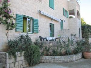 Apartments Family - 3hvězdičkové hotely ve městě Postira