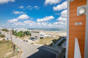 Sojourn Sea Views with Balcony & Fireplace Sleeps 7