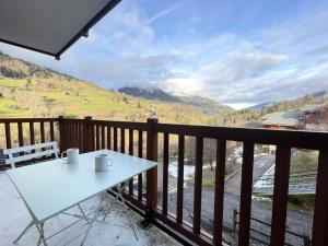 Les Chalets Des Evettes - Appartement six personnes, résidence avec piscine au pied des pistes MAE-1841