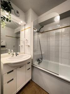 Les Chalets Des Evettes - Appartement six personnes, résidence avec piscine au pied des pistes MAE-1841