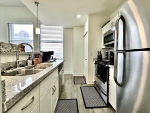 Downtown Indy City-View Retreat Walk to Stadiums, Dining & Events