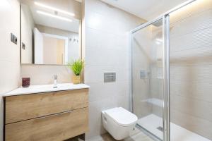 Beach and golf at modern apartment