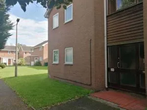 Cosy Studio Apartment - Hough Green