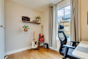 Spacious and modern apartment in leafy Balham