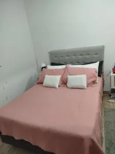 Casa que hospeda - Taboão da Serra