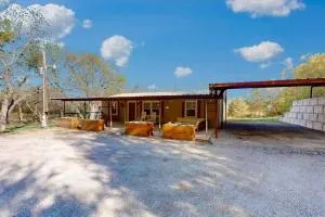 Peaceful 3BR 2BA Sleeps 6 Hot Tub Near Attractions - Anna